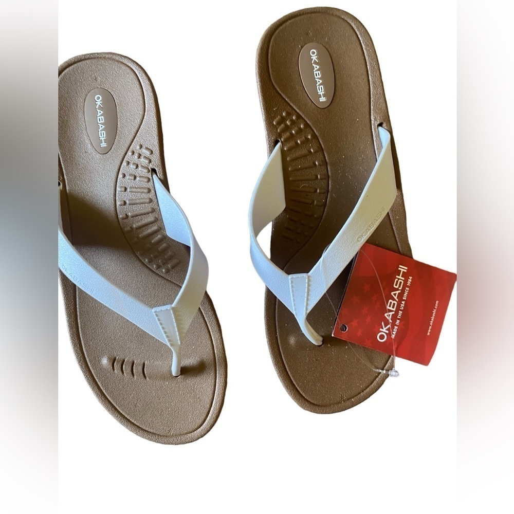 Women’s plastic pool beach Flip Flap size Medium 7/8 new With Tag